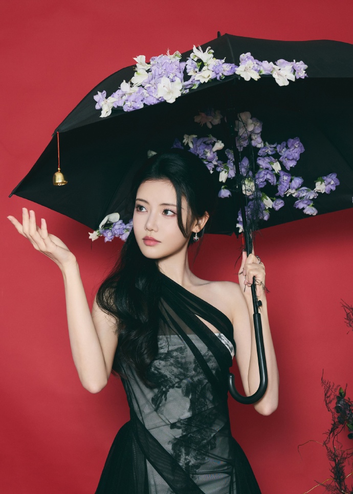 谢贤前妻甄珍得知谢贤去世消息难过落泪：他对我那么好那么照顾我
