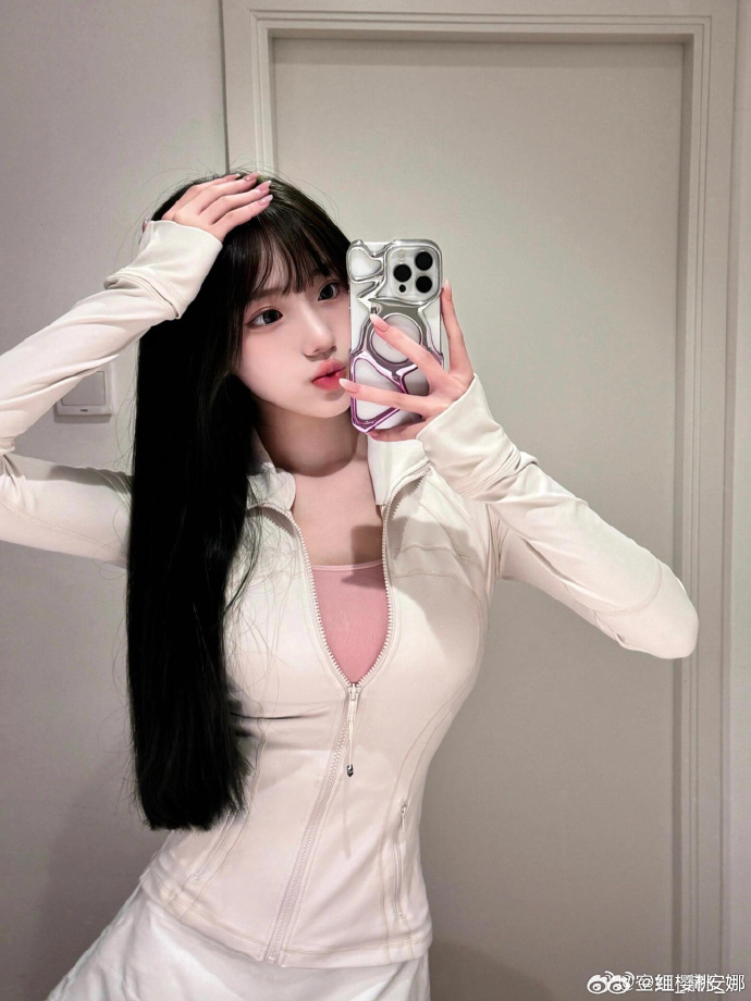 谢贤前妻甄珍得知谢贤去世消息难过落泪：他对我那么好那么照顾我